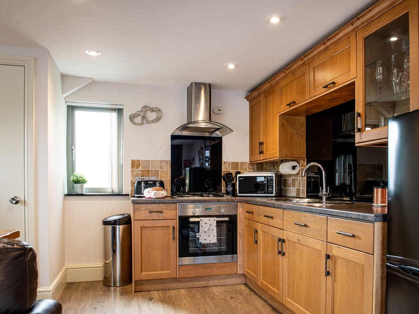 Well-equipped fitted kitchen | Little Willow - The Willows, Ruthvoes, near St Columb