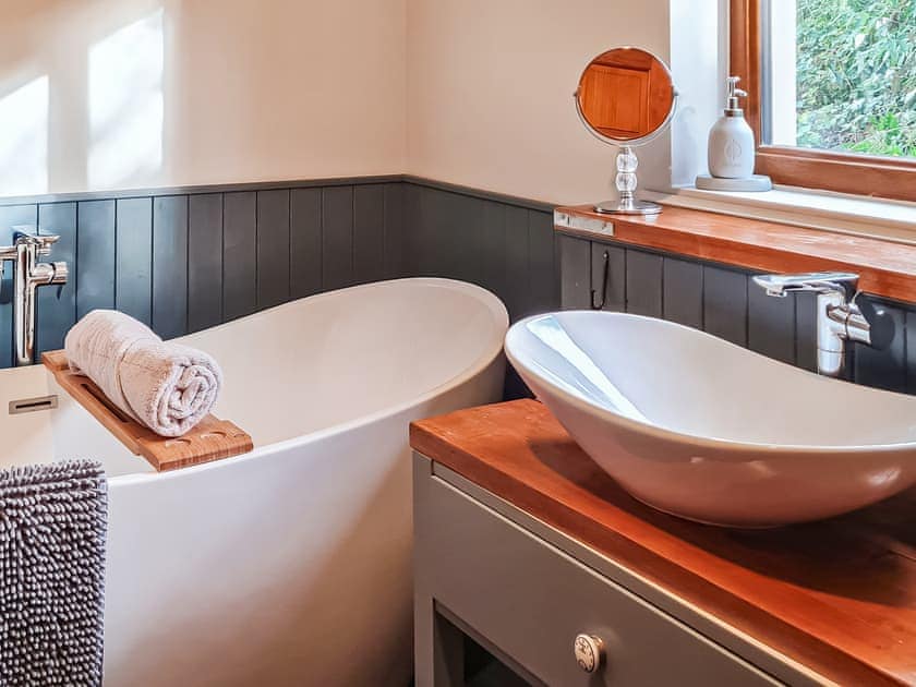 Bathroom | Ty’n-y-Canol, Johnston, near Haverfordwest