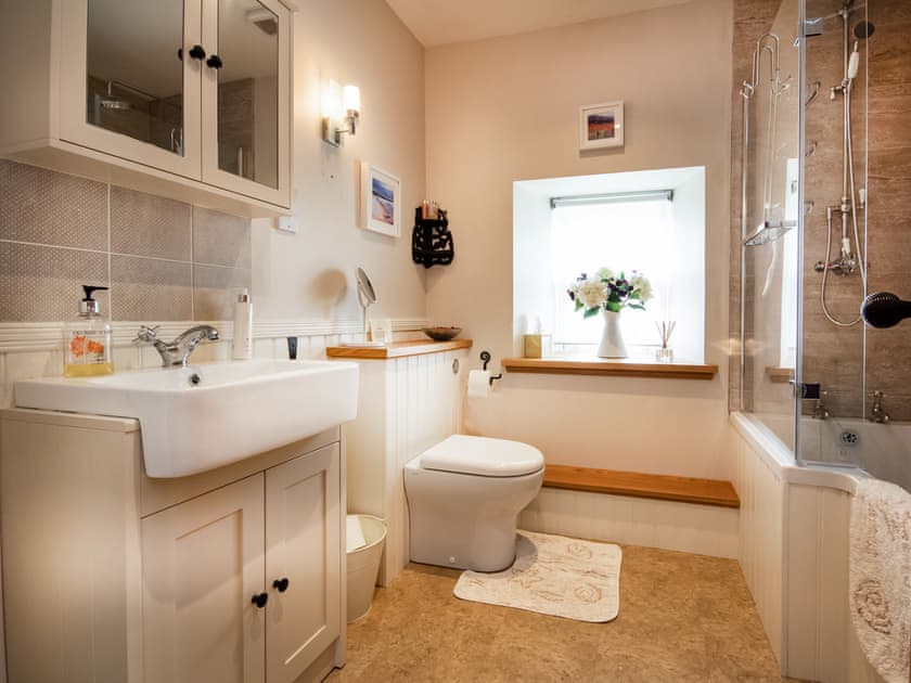 Bathroom | White House - Culmaily Farm, Golspie