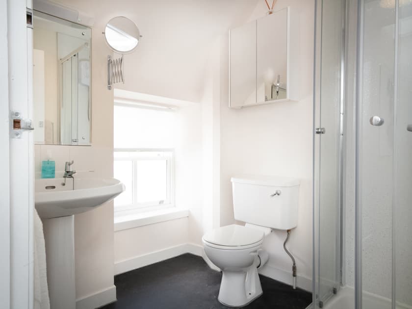 Bathroom | Alexander Courtyard - Alexander Place, Inverness