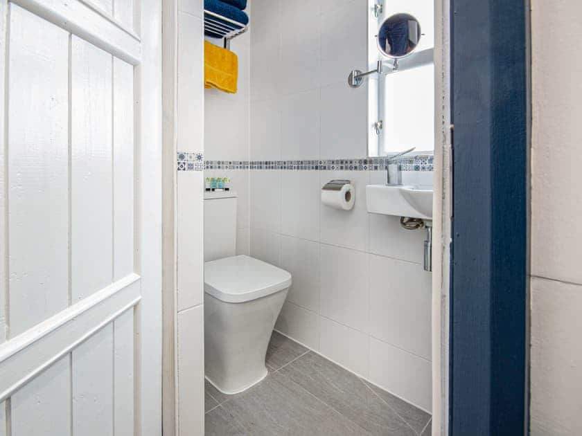 Bathroom | The Drift Shepherds Hut - Hebridean Views, Gairloch