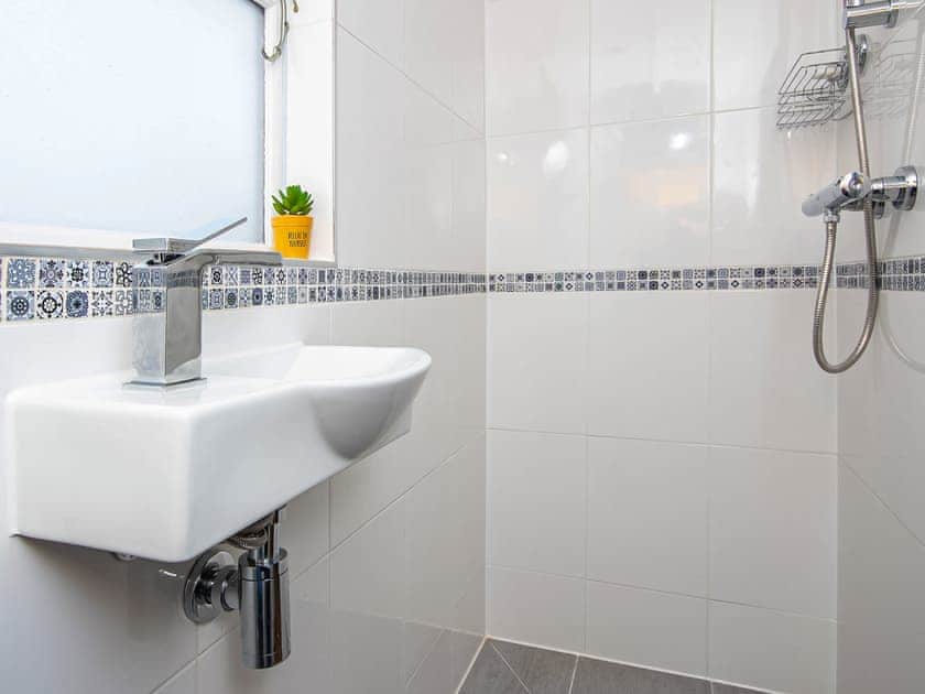 Bathroom | The Drift Shepherds Hut - Hebridean Views, Gairloch