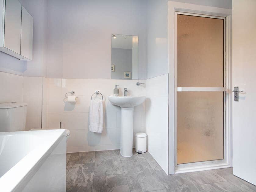 Bathroom | Sunny Hill - Hebridean Views, Gairloch