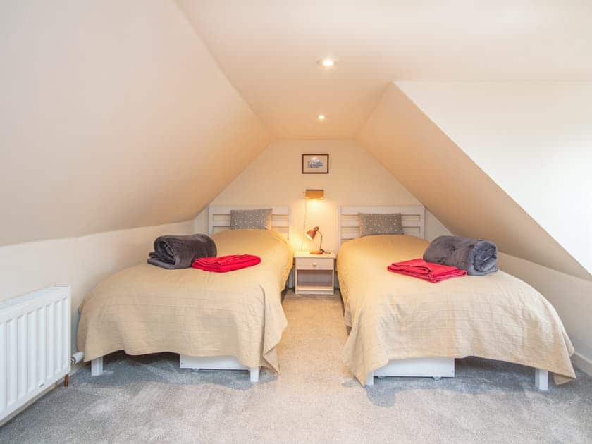 Twin bedroom | Isla’s Cottage, Nairn