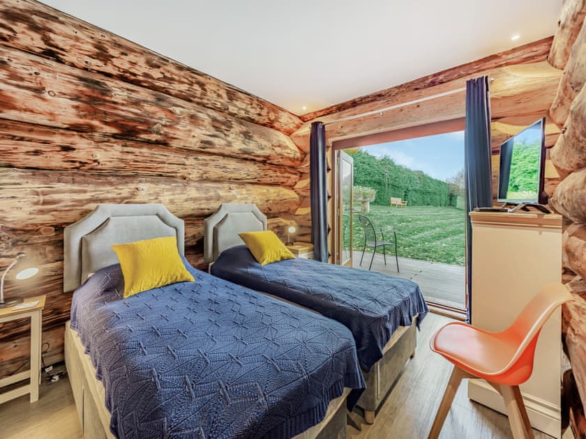 Twin bedroom | Hollacombe Lodge, Hollacombe, near Crediton