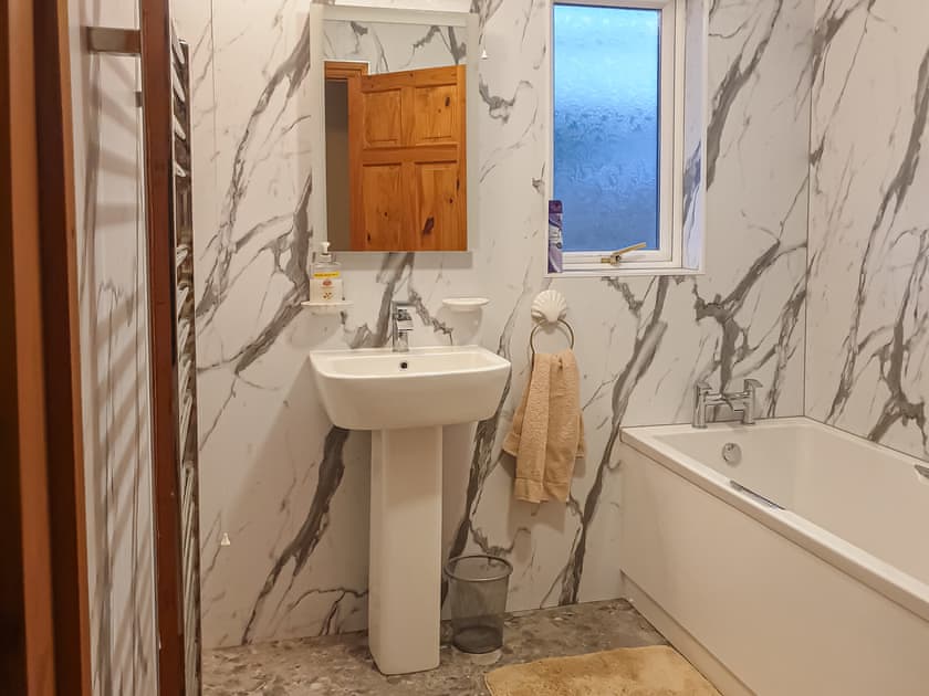 Bathroom | Ty Twt, Clynderwen