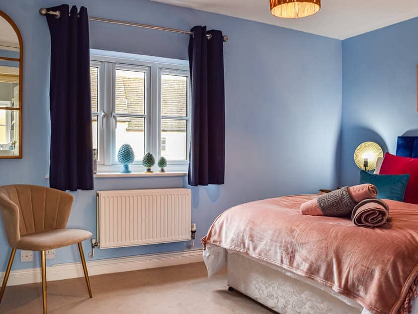 Double bedroom | Jasmine Cottage, Chipping Campden