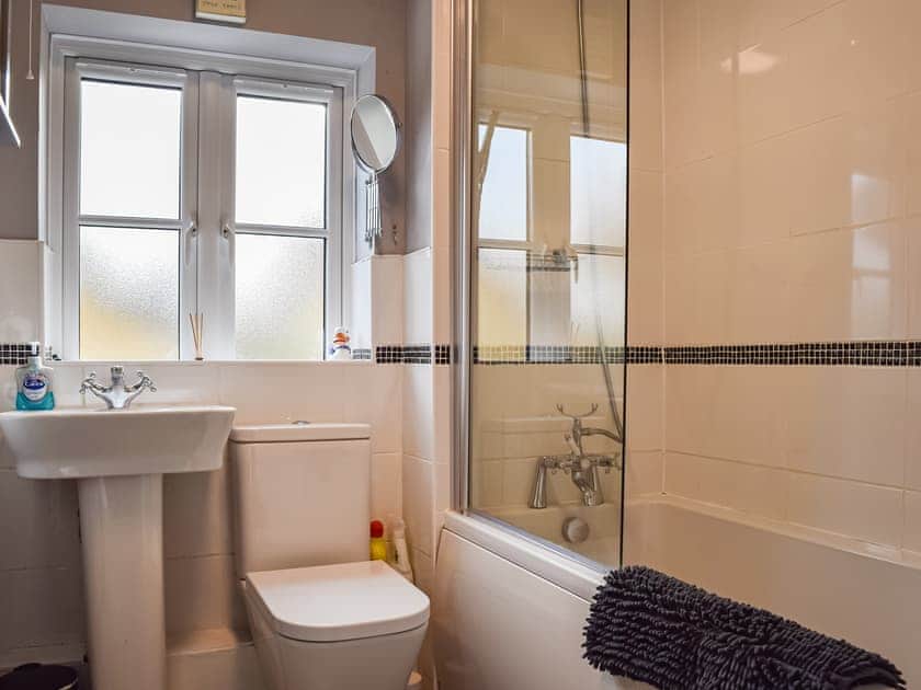Bathroom | Jasmine Cottage, Chipping Campden
