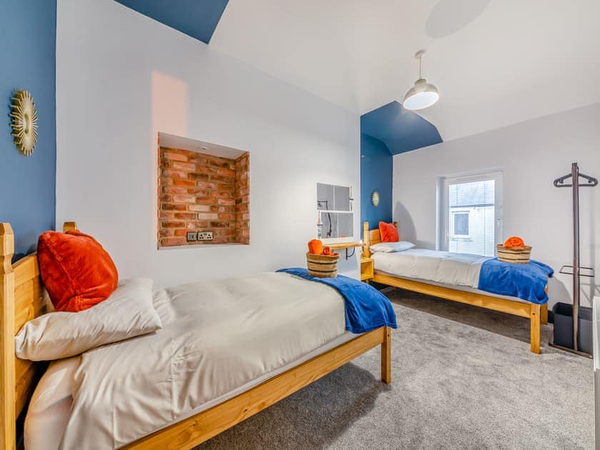 Twin bedroom | Smuggler’s Cove, Amble