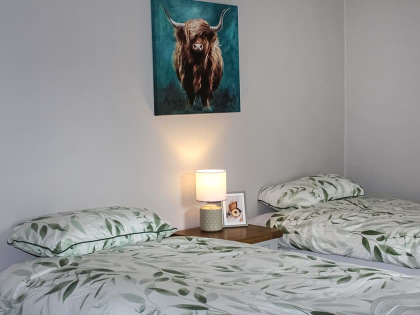 Twin bedroom | Sunrise Cottage - Bron Y Wendon Holiday Park, Llanddulas, near Llandudno