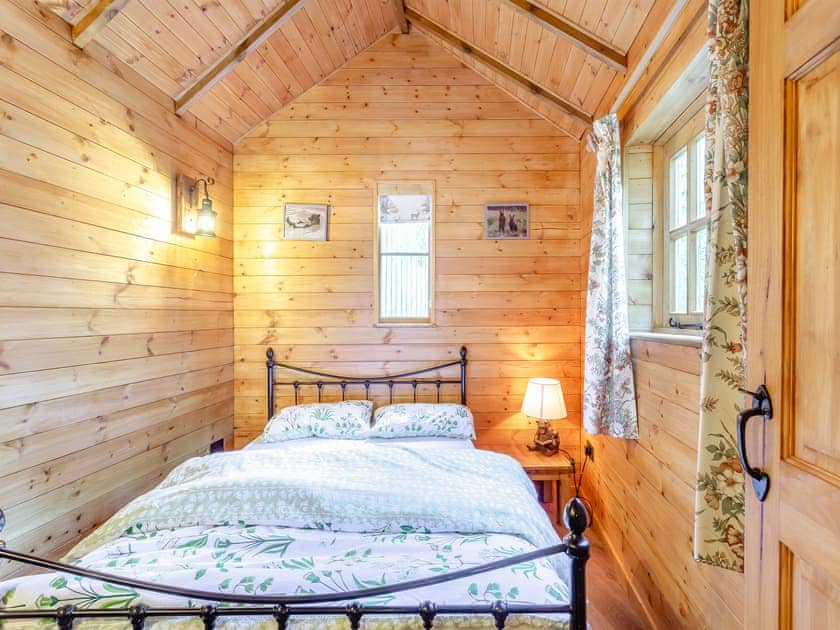 Double bedroom | Piggles Retreat- Bear house - Piggles Retreat, Cambridge