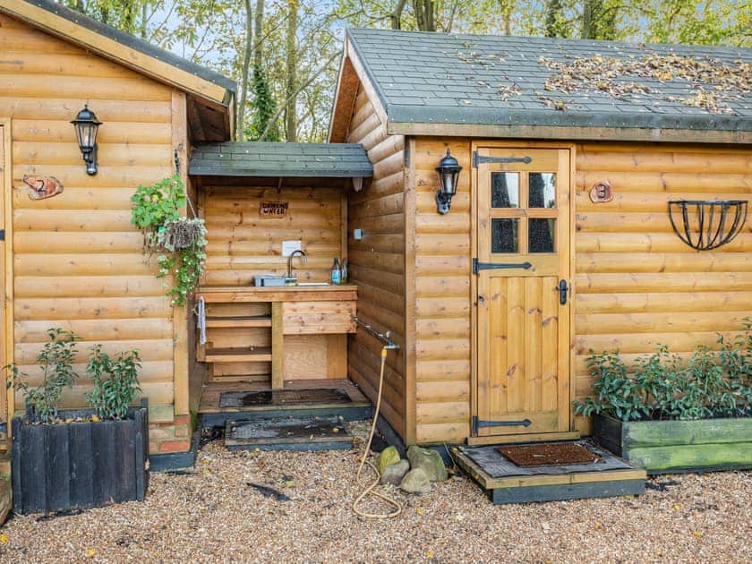 Exterior | Piggles Retreat- Bear house - Piggles Retreat, Cambridge
