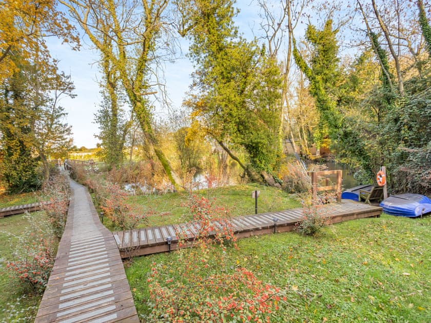 Outdoor area | Piggles Retreat- Lion House - Piggles Retreat, Cambridge