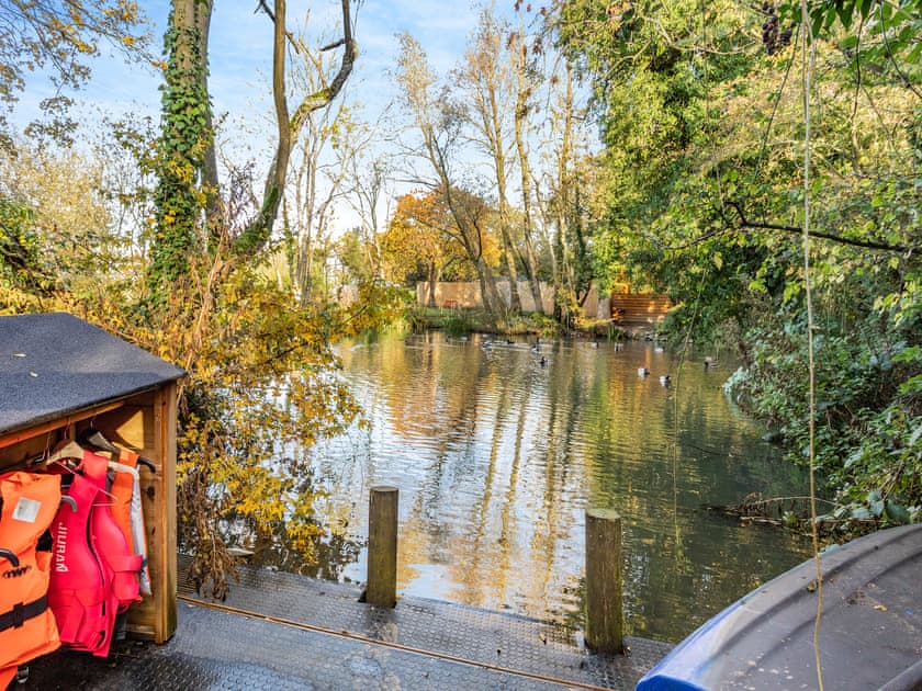 Outdoor area | Piggles Retreat- Lion House - Piggles Retreat, Cambridge