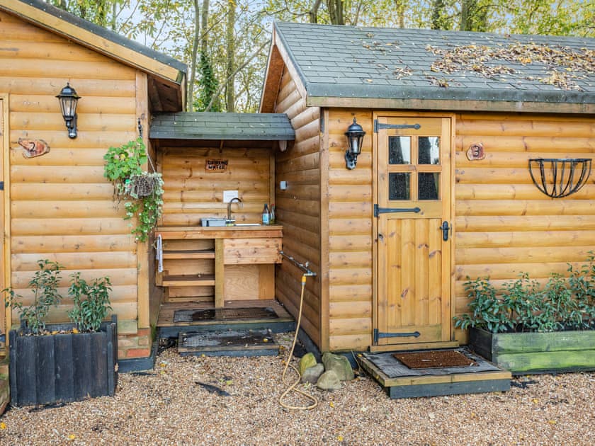 Exterior | Piggles Retreat- Lion House - Piggles Retreat, Cambridge