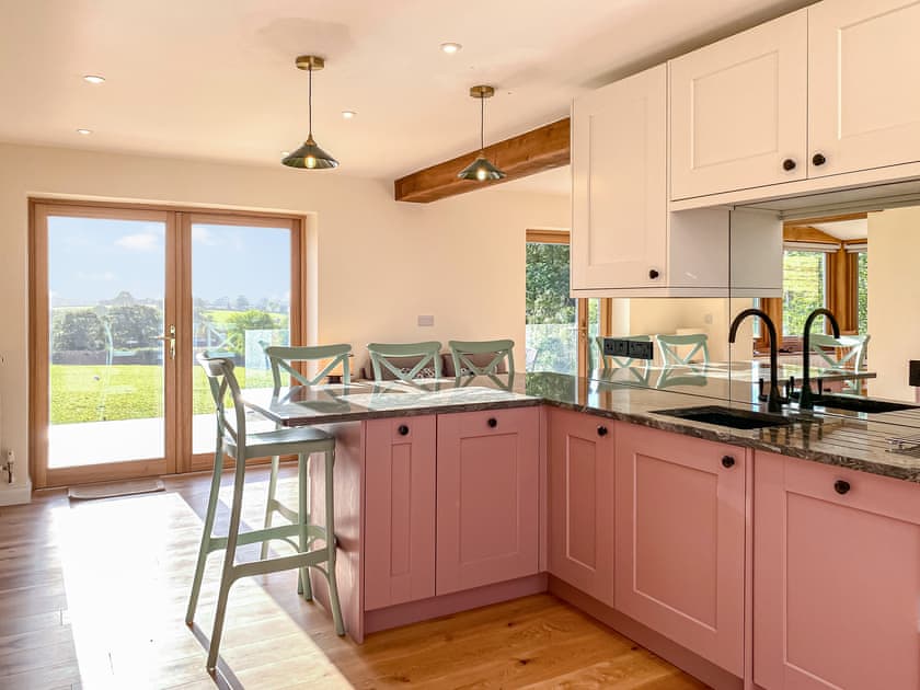 Open plan living space | Quabbs Head Cottage, Malvern
