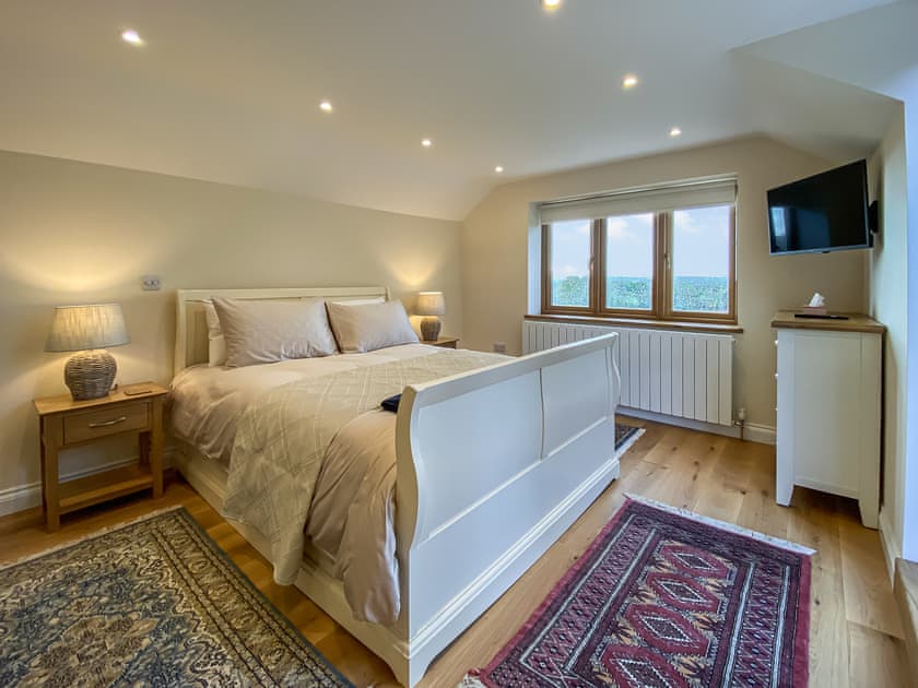 Master bedroom | Quabbs Head Cottage, Malvern