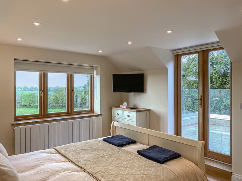 Master bedroom | Quabbs Head Cottage, Malvern