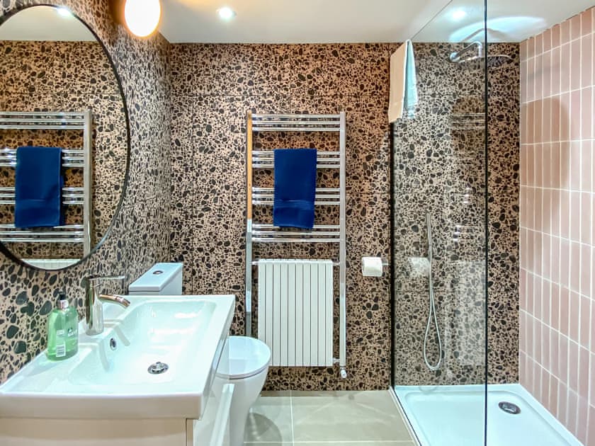 Bathroom | Quabbs Head Cottage, Malvern