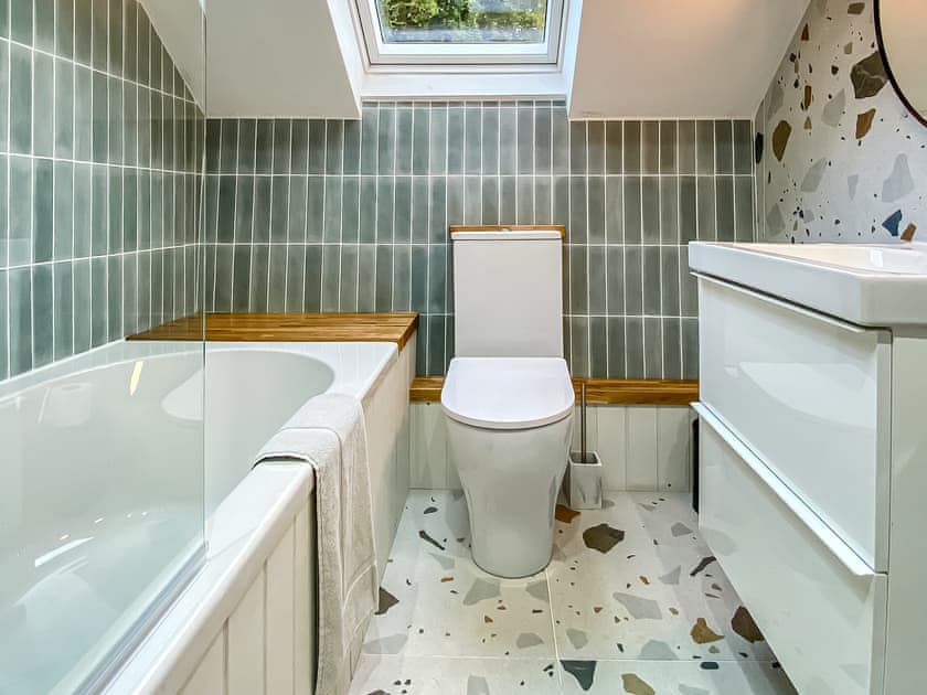 Bathroom | Quabbs Head Cottage, Malvern