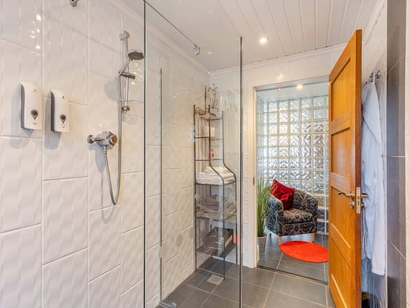 Bathroom | Ty Llyn - Tyddyn Sargent, Tyn Y Gongl, near Benllech