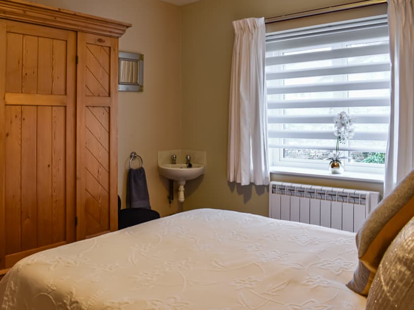 Double bedroom | Riverbank Cottage - Hole House Farm Cottages, Pooley Bridge, nr. Ullswater