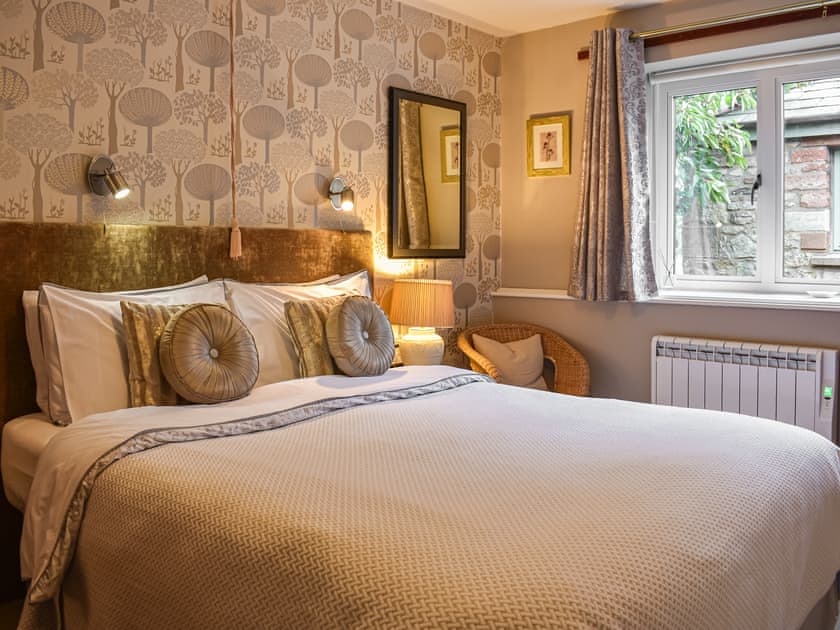 Double bedroom | Riverbank Cottage - Hole House Farm Cottages, Pooley Bridge, nr. Ullswater