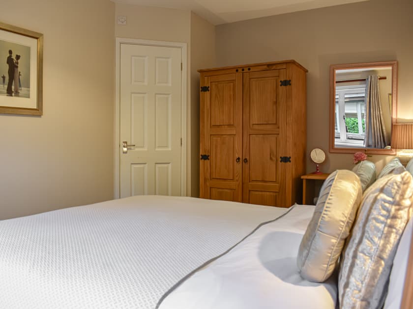Double bedroom | Riverbank Cottage - Hole House Farm Cottages, Pooley Bridge, nr. Ullswater