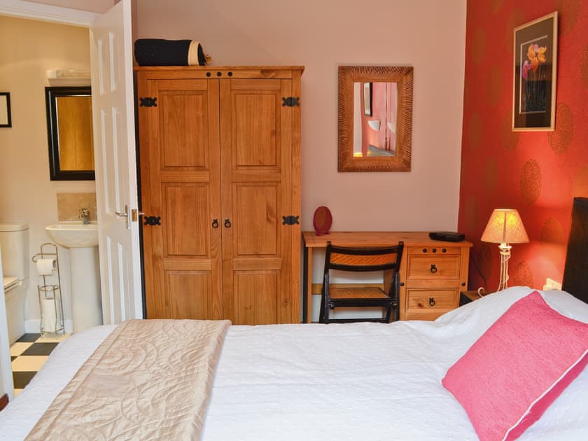 Double bedroom | Riverbank Cottage - Hole House Farm Cottages, Pooley Bridge, nr. Ullswater