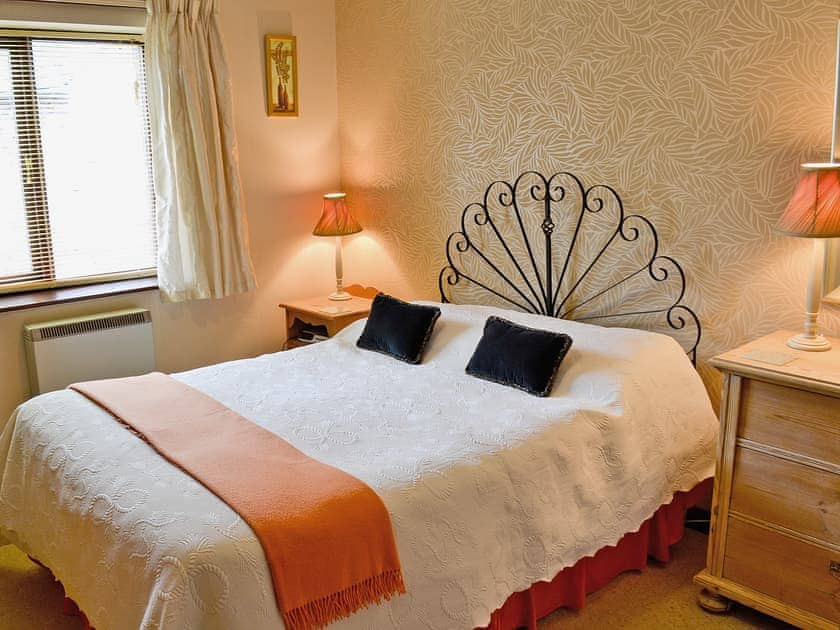 Double bedroom | Riverbank Cottage - Hole House Farm Cottages, Pooley Bridge, nr. Ullswater