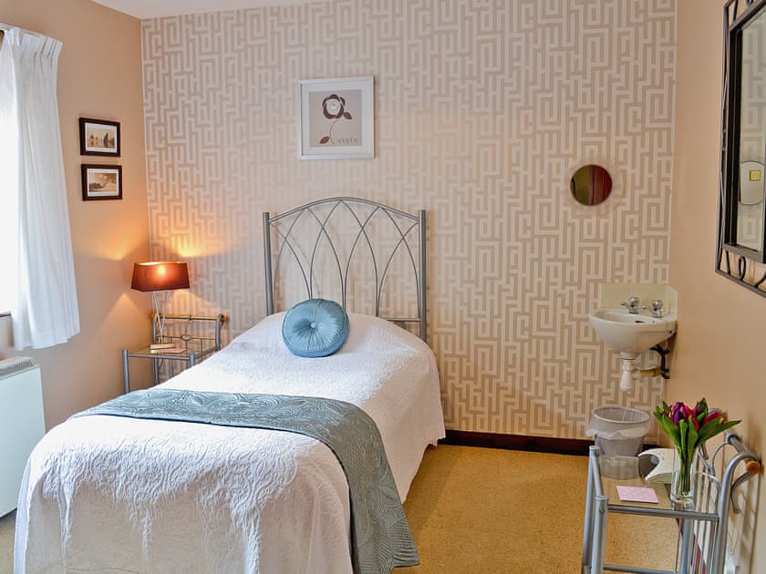 Single bedroom | Riverbank Cottage - Hole House Farm Cottages, Pooley Bridge, nr. Ullswater