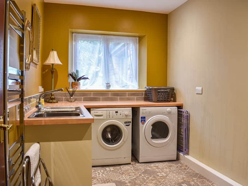 Utility room | Riverbank Cottage - Hole House Farm Cottages, Pooley Bridge, nr. Ullswater