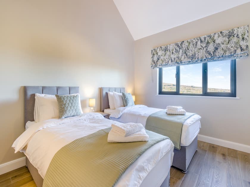 Twin bedroom | The Warne - Pentre Lodges, Pentre