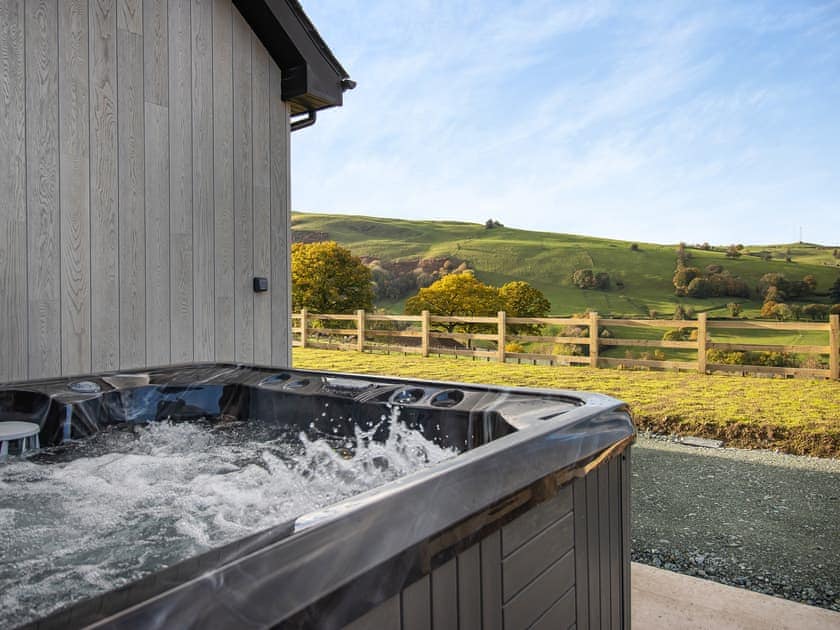 Hot tub | The Lara - Pentre Lodges, Pentre