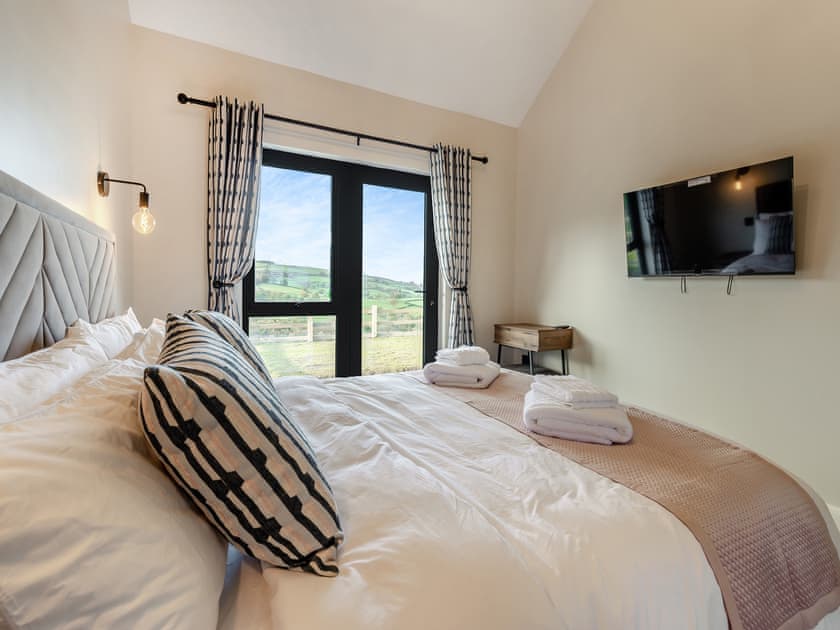 Double bedroom | The Lara - Pentre Lodges, Pentre