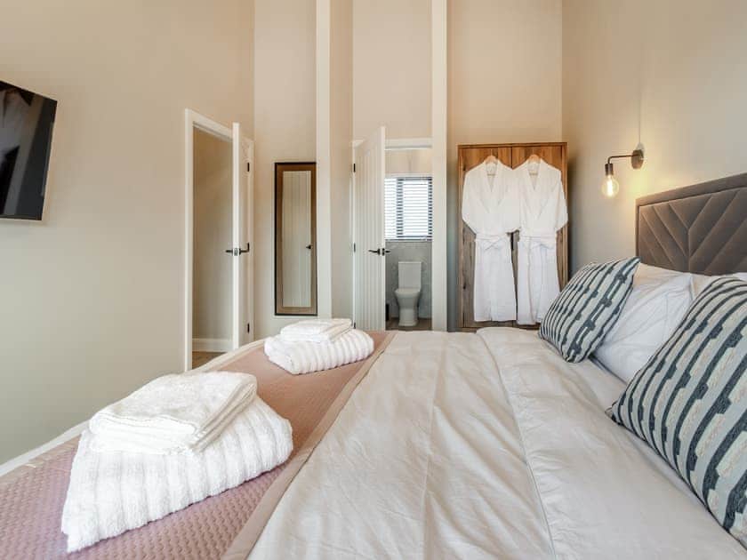 Double bedroom | The Lara - Pentre Lodges, Pentre