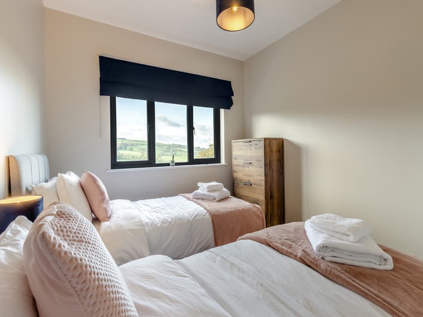 Twin bedroom | The Lara - Pentre Lodges, Pentre