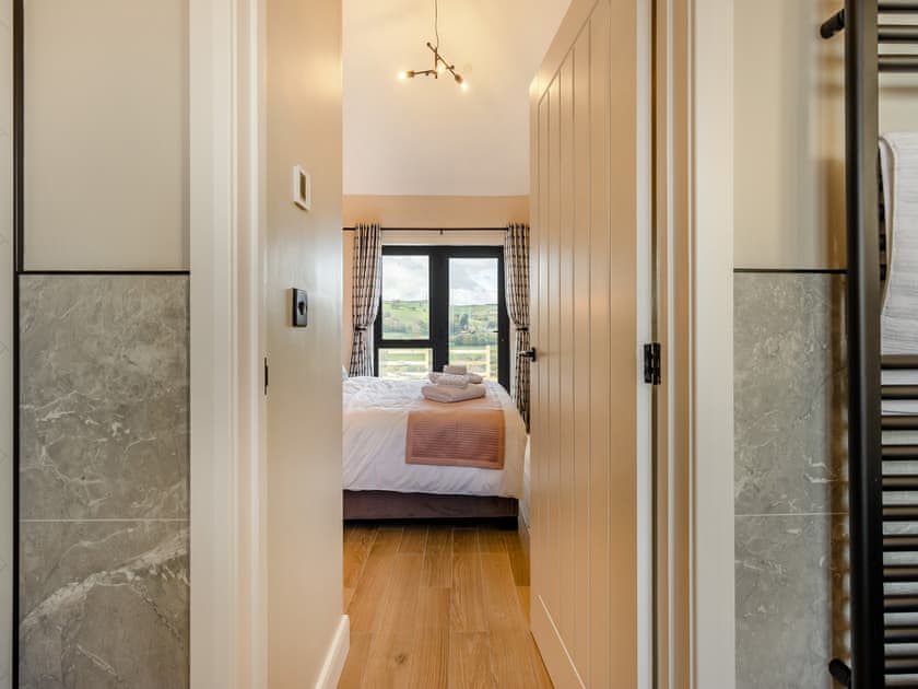 Bathroom | The Lara - Pentre Lodges, Pentre