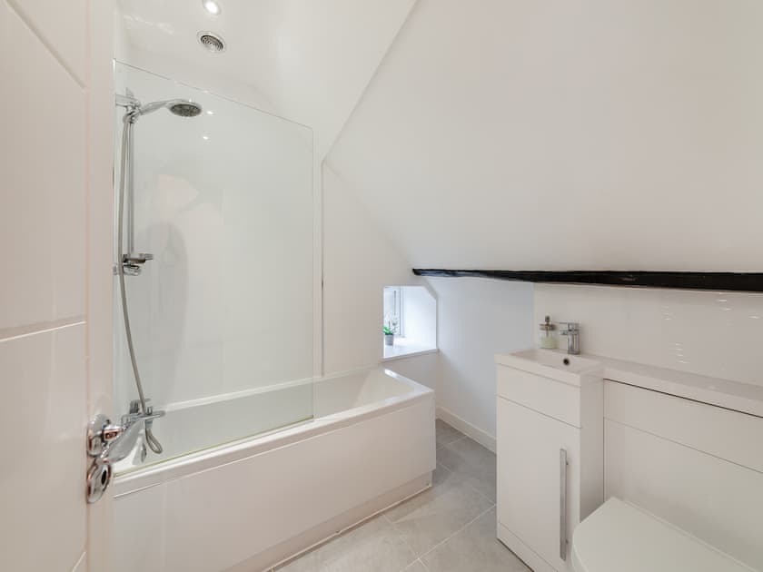 Bathroom | Town Square House - Alnwick Hideaways, Alnwick