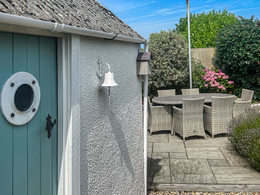 Sitting-out-area | Crab Cottage, Morfa Nefyn