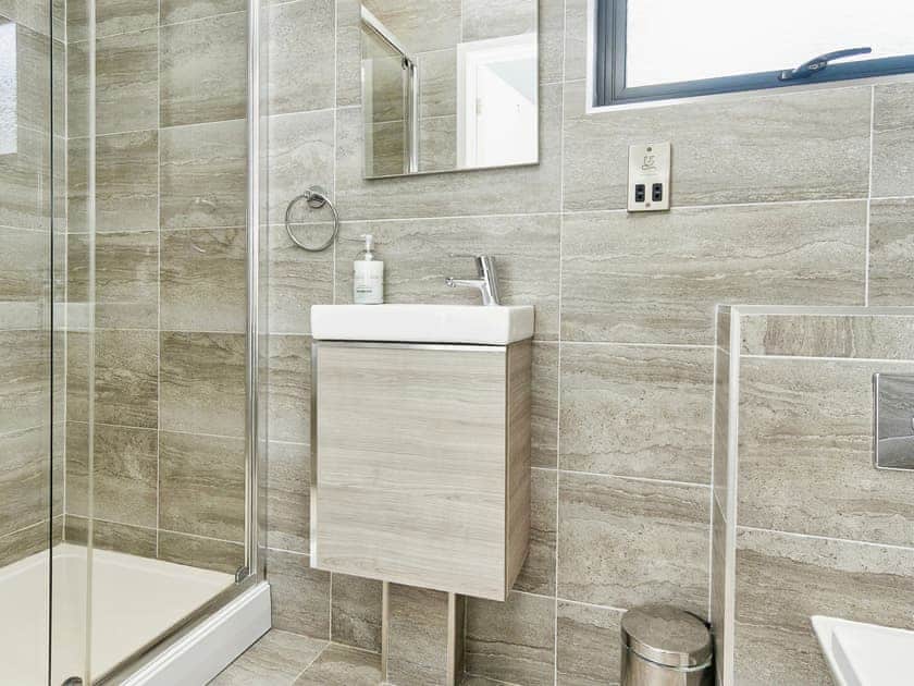 Bathroom | The Overlook, Ventnor