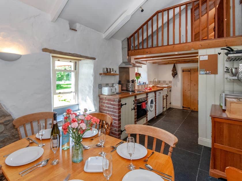 Ffynnonddewi Farmhouse - Farm House Cottages, Solva, near St Davids