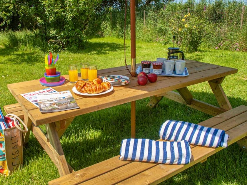Ffynnonddewi Farmhouse - Farm House Cottages, Solva, near St Davids