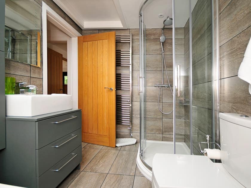 Bathroom | Stabal - Plas Marian Holiday Cottages, Trefdraeth, near Bordorgan