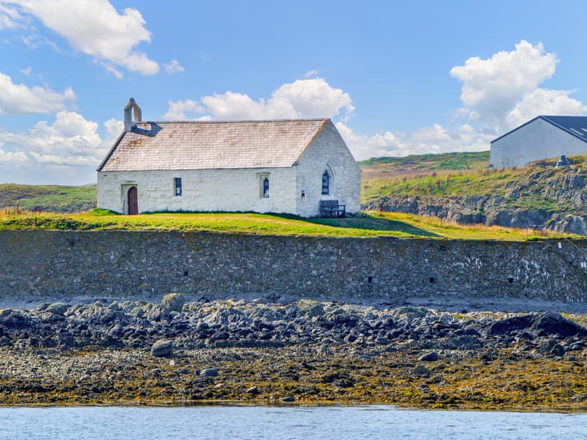 Surrounding area | Llofft Storws - Plas Marian Holiday Cottages, Trefdraeth, near Bordorgan