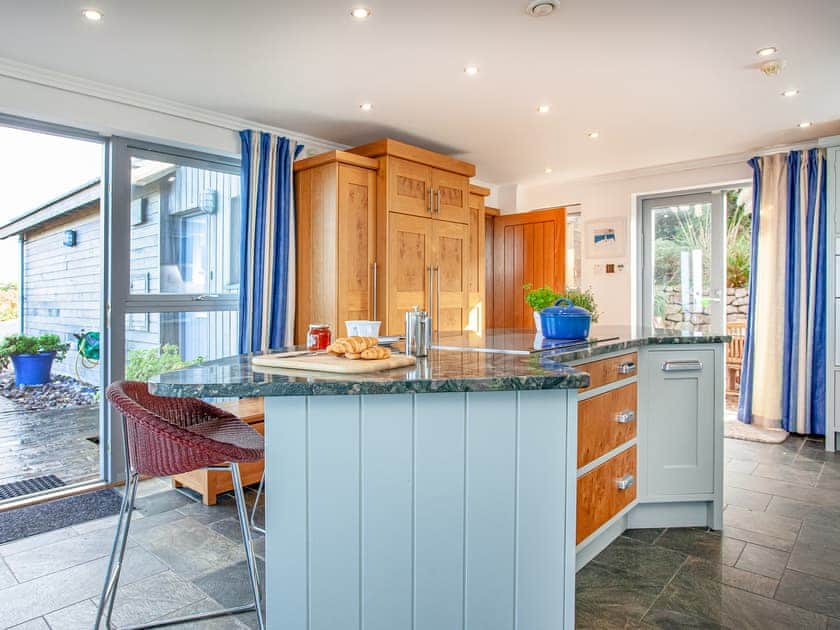 Bespoke kitchen | Shark Fin, Sennen