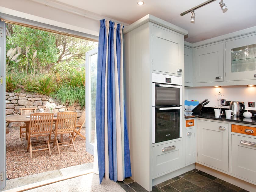 Bespoke kitchen | Shark Fin, Sennen