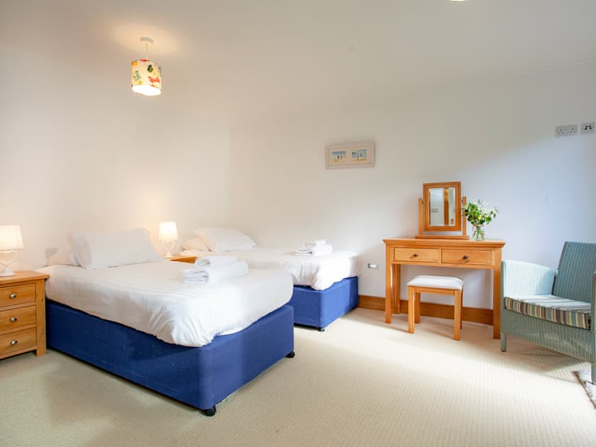 Bright and airy twin bedroom with patio doors to garden | Shark Fin, Sennen