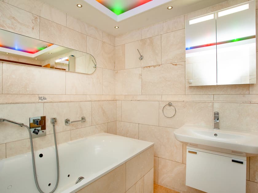 Luxurious bathroom featuring mood lighting | Shark Fin, Sennen