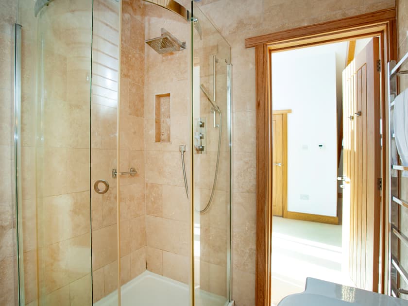 Stylish wet room | Shark Fin, Sennen